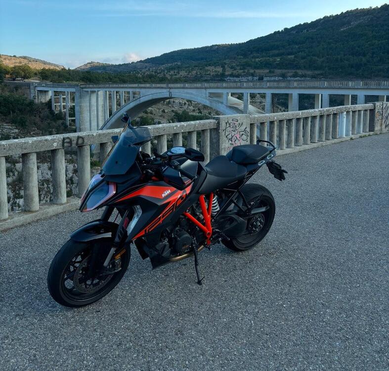 KTM 1290 Super Duke GT (2021) (2)