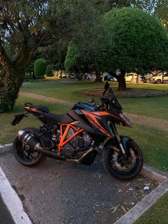 KTM 1290 Super Duke GT (2021) (3)