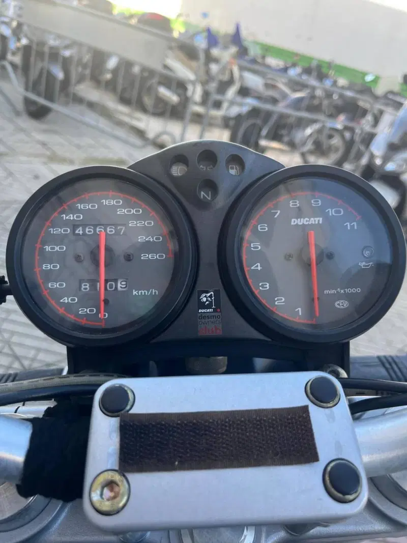Ducati Monster 900 Dark I.E. (1999 - 02) (2)