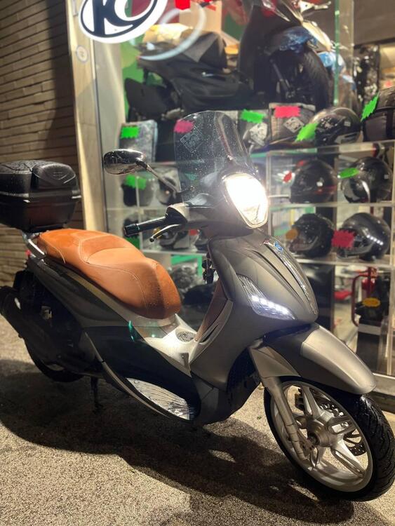 Piaggio Beverly 350 SportTouring ie ABS (2011 - 17) (2)