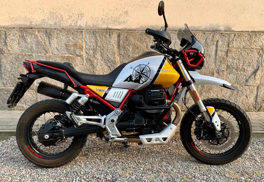 Moto Guzzi V85 TT Evocative Graphics (2019 - 20)