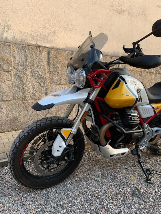 Moto Guzzi V85 TT Evocative Graphics (2019 - 20) (3)