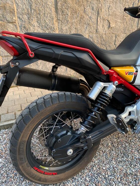 Moto Guzzi V85 TT Evocative Graphics (2019 - 20) (5)