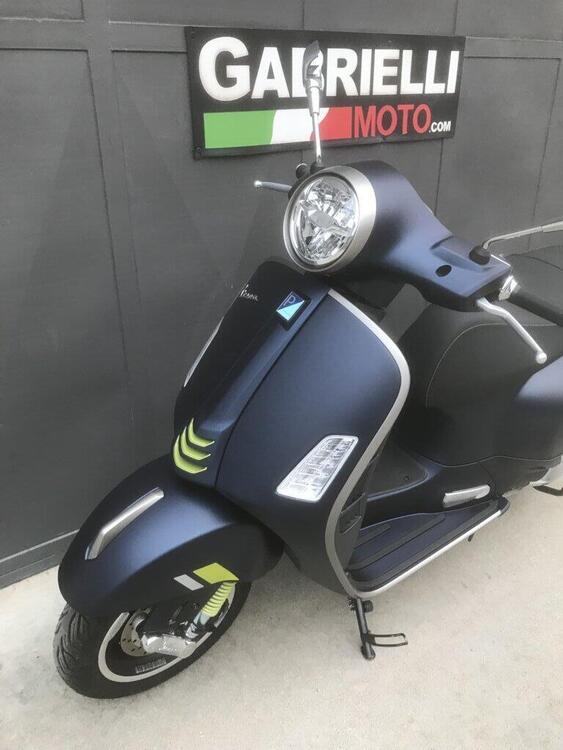 Vespa GTS 300 Super Tech (2023 - 24) (2)