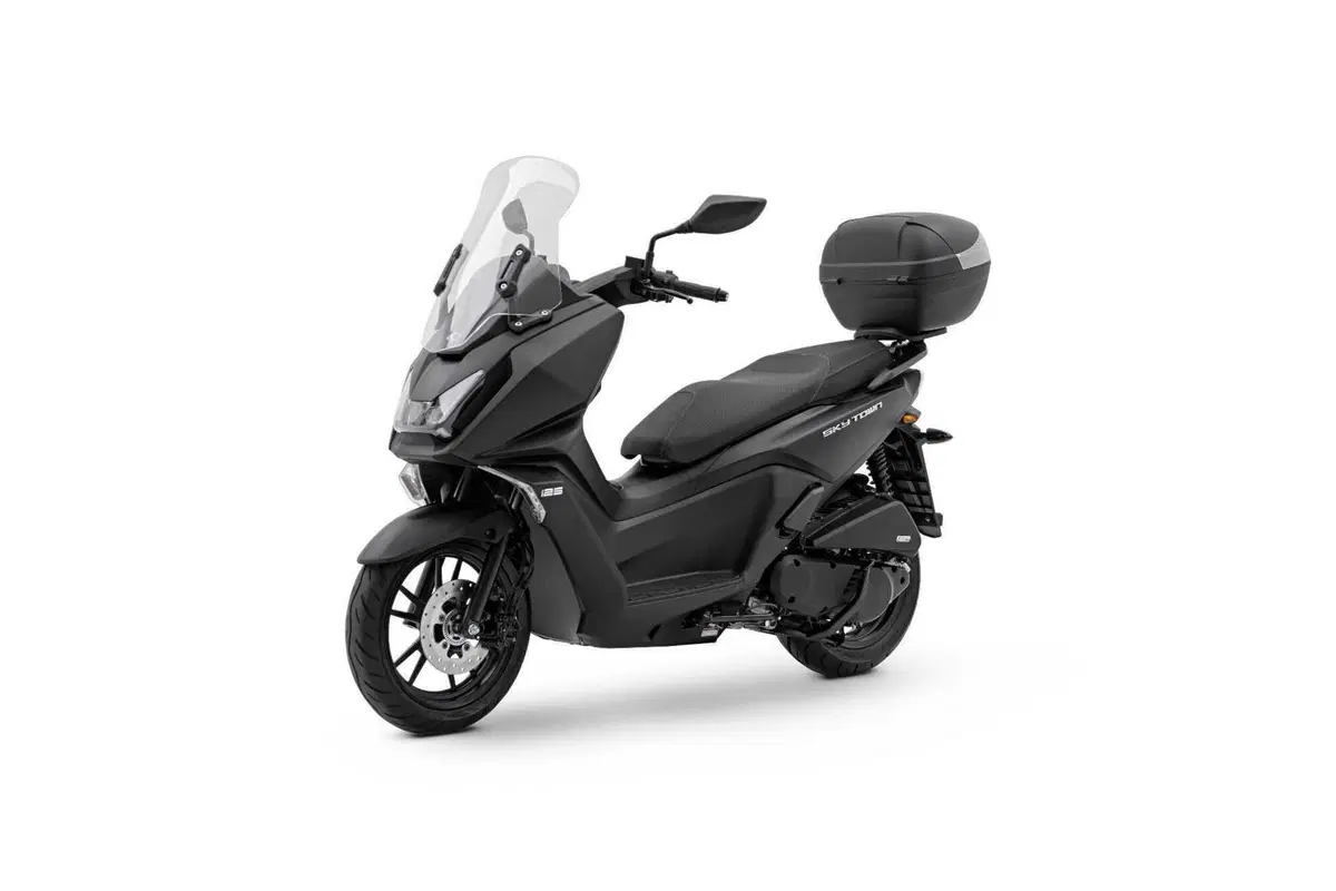 Kymco Skytown 125 MY25, scooter da città che guarda al futuro [GALLERY] (3)