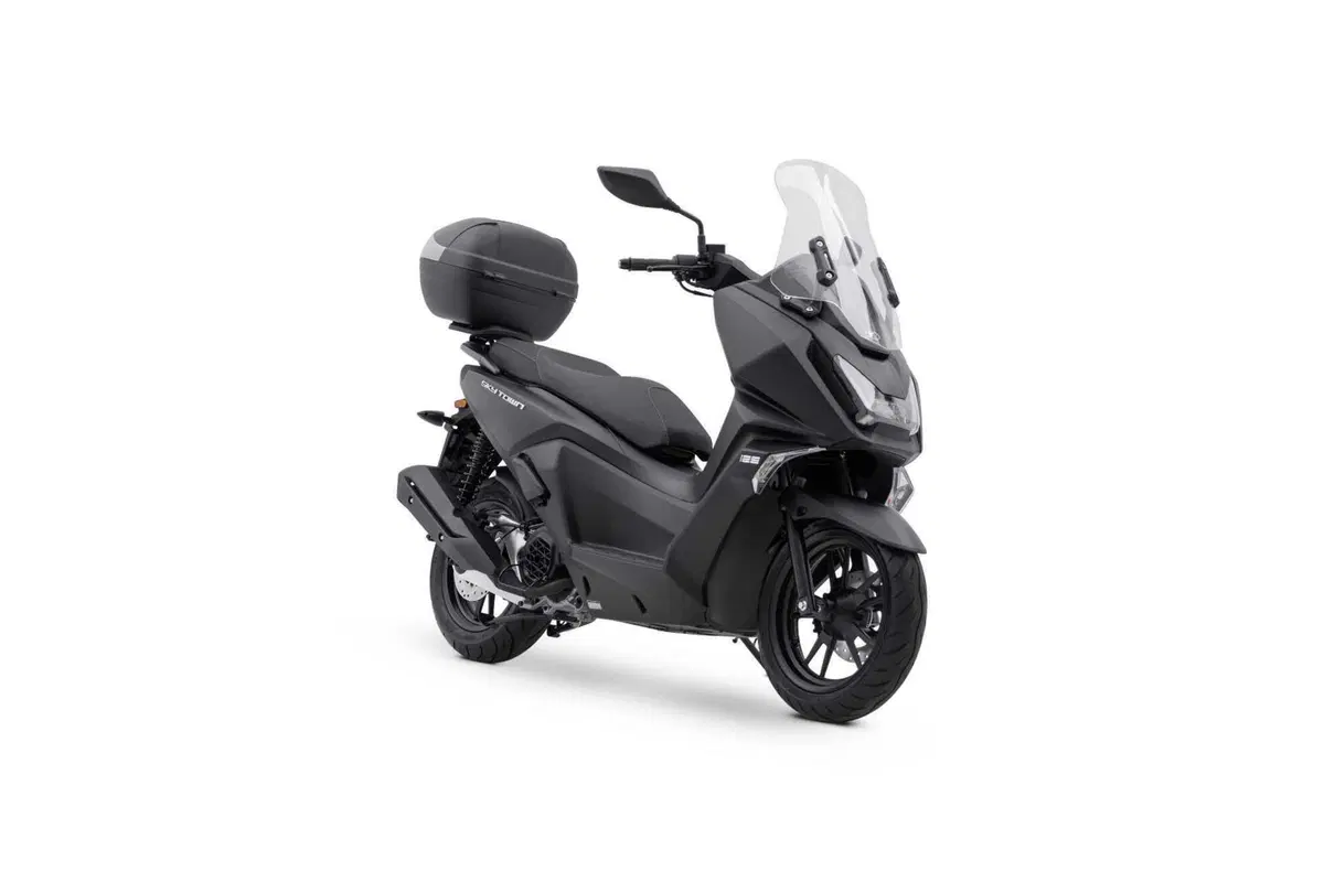 Kymco Skytown 125 MY25, scooter da città che guarda al futuro [GALLERY] (10)