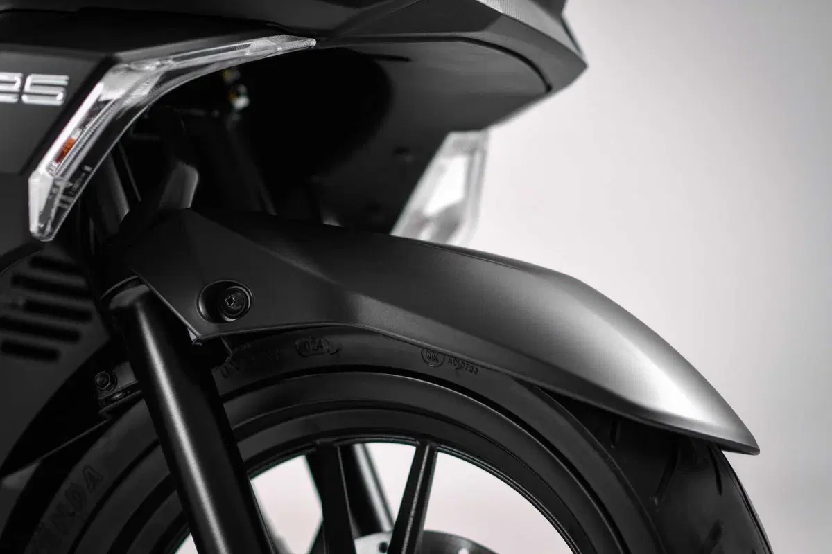 Kymco Skytown 125 MY25, scooter da città che guarda al futuro [GALLERY] (7)