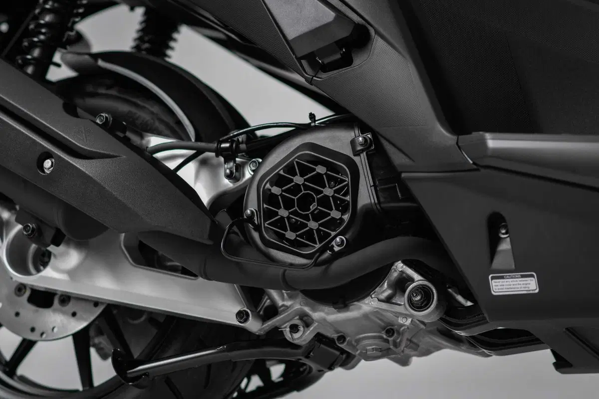 Kymco Skytown 125 MY25, scooter da città che guarda al futuro [GALLERY] (4)