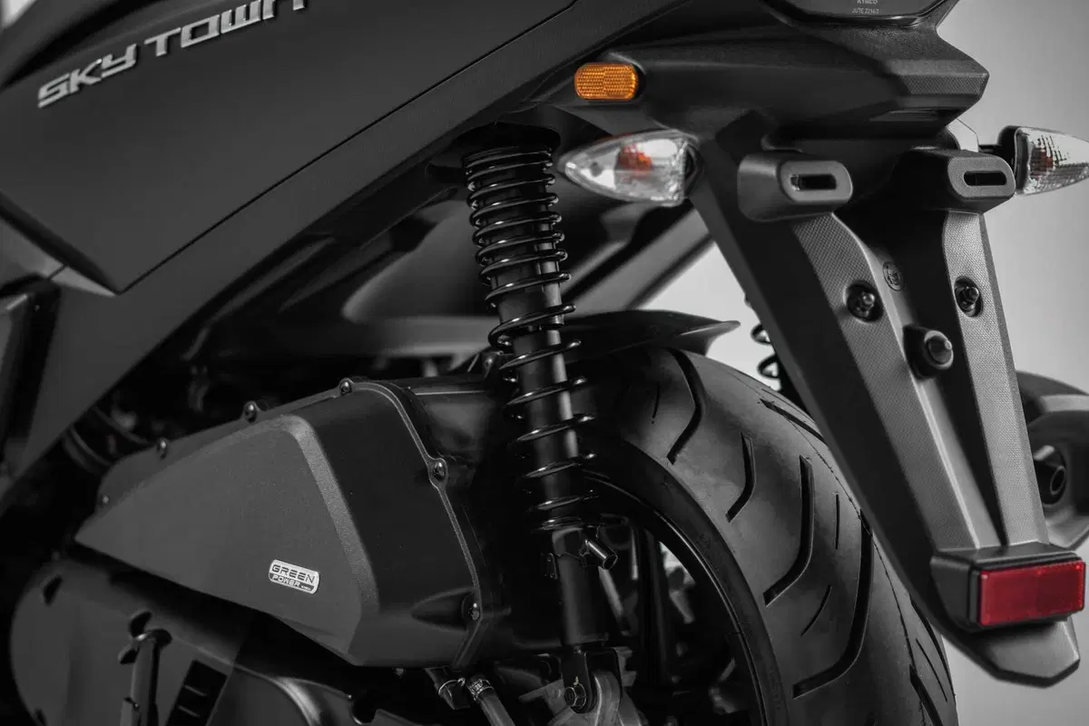 Kymco Skytown 125 MY25, scooter da città che guarda al futuro [GALLERY] (25)