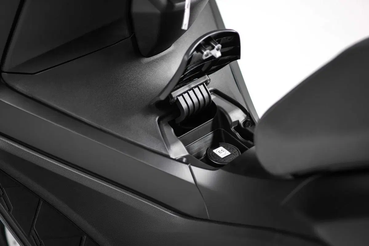 Kymco Skytown 125 MY25, scooter da città che guarda al futuro [GALLERY] (29)