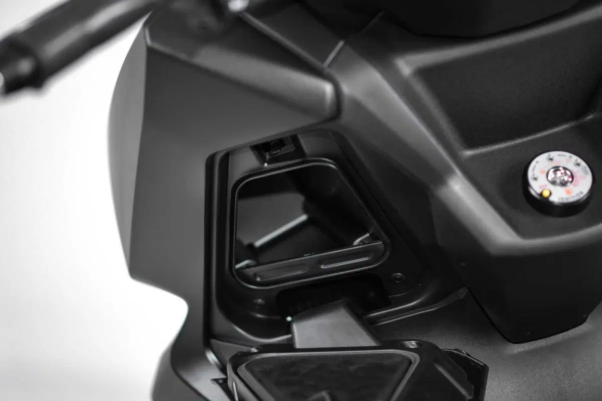 Kymco Skytown 125 MY25, scooter da città che guarda al futuro [GALLERY] (31)