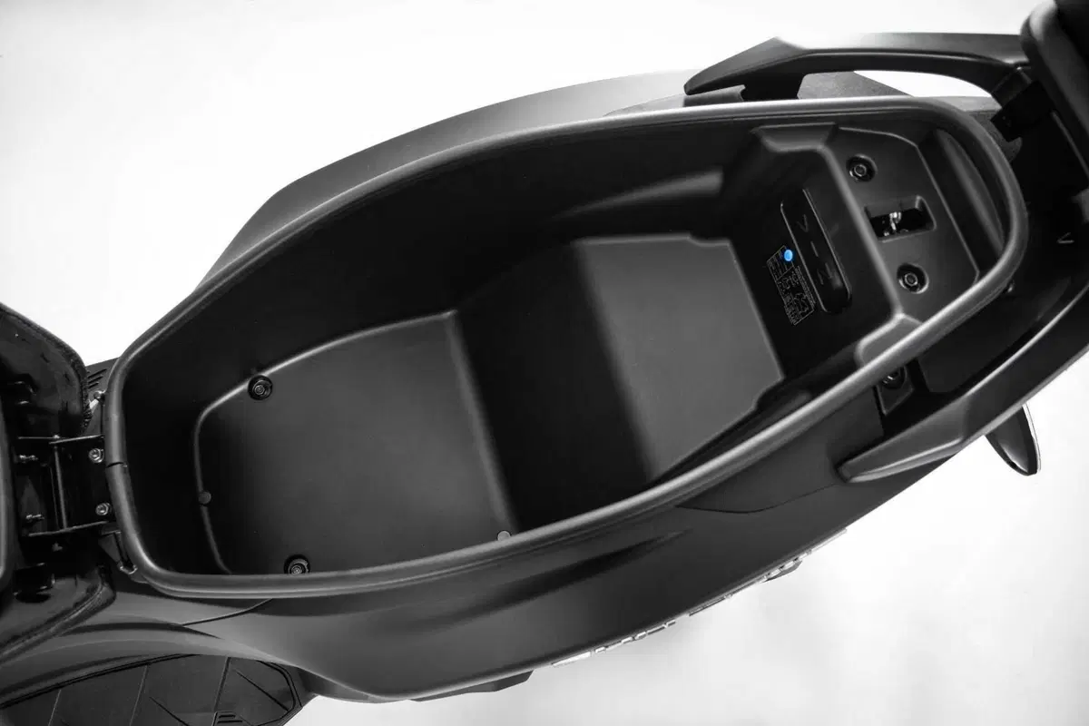 Kymco Skytown 125 MY25, scooter da città che guarda al futuro [GALLERY] (37)