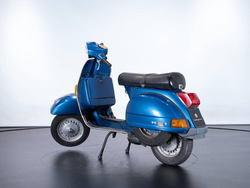 Piaggio VESPA P200 E (3)