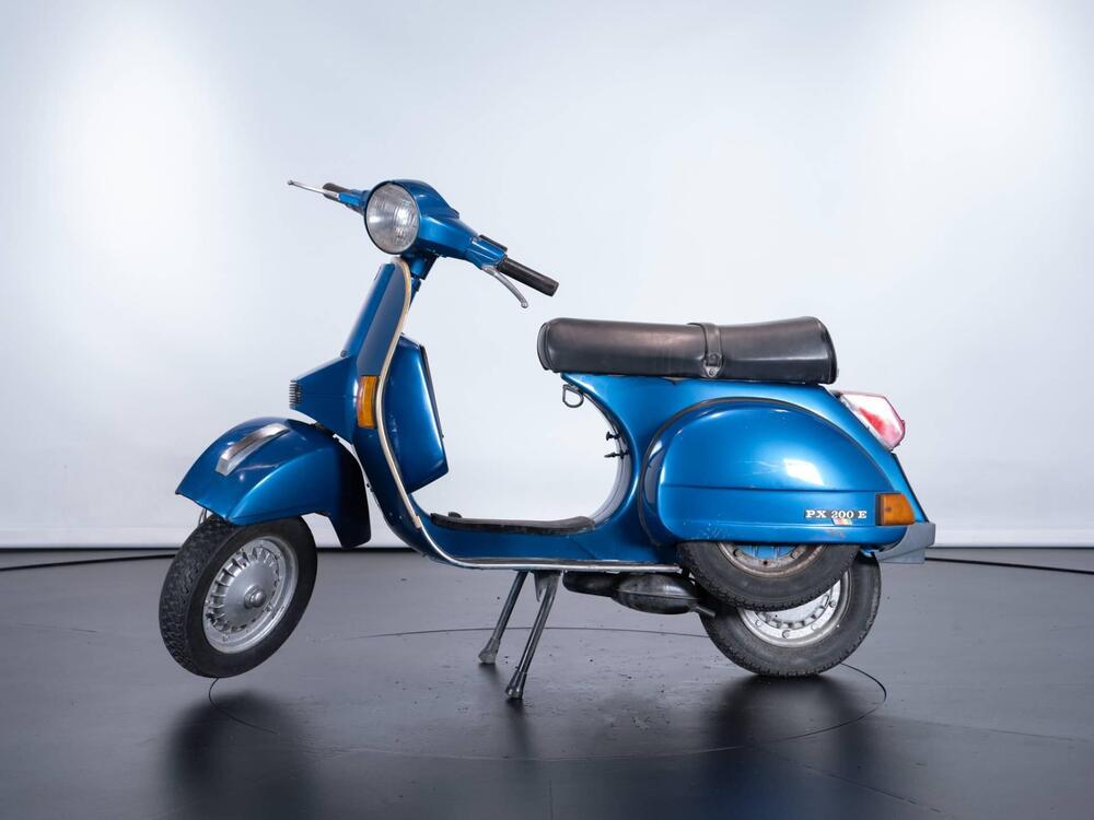 Piaggio VESPA P200 E (4)