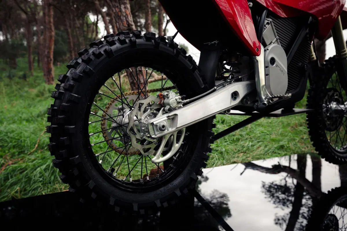 Stark Future presenta la Stark Varg EX: la moto da enduro elettrica (3)