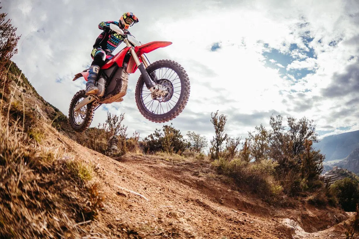 Stark Future presenta la Stark Varg EX: la moto da enduro elettrica (5)