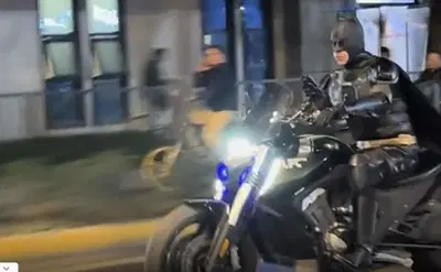 Avvistato Batman su una Benda LFC 700, Wuhan in Cina come Gotam City