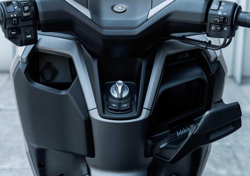 Yamaha N-Max 125 N-Max 125 Tech Max (2025) (14)