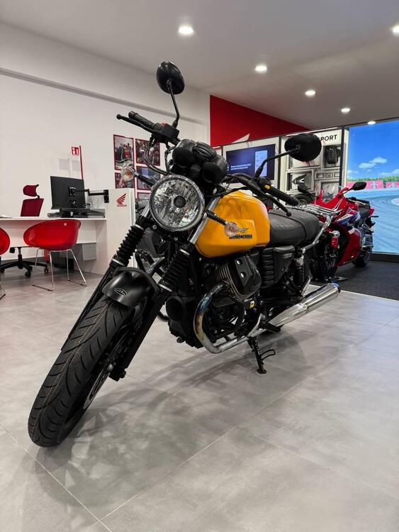 Moto Guzzi V7 II Stone (2015 - 17)