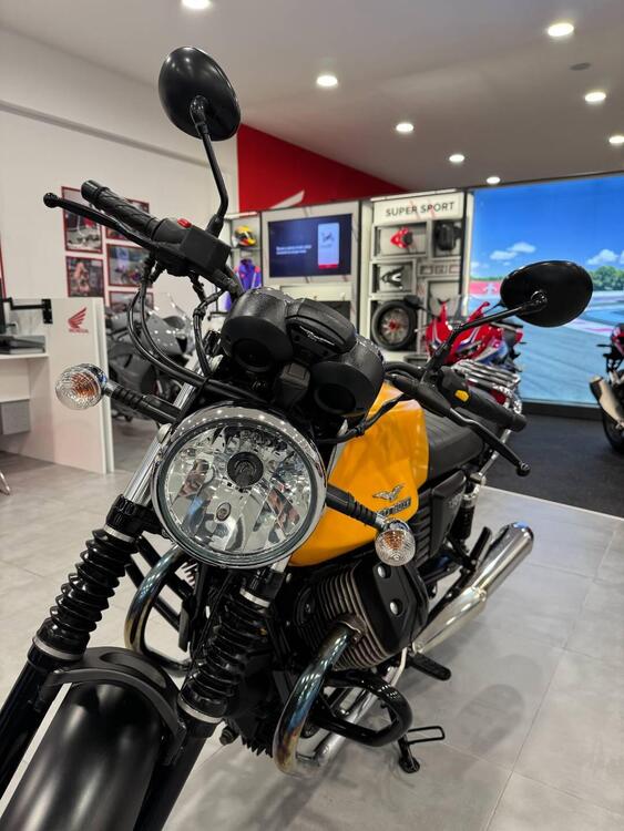 Moto Guzzi V7 II Stone (2015 - 17) (2)