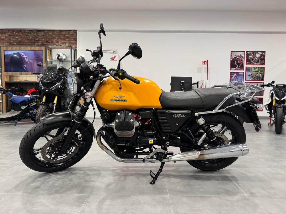 Moto Guzzi V7 II Stone (2015 - 17) (3)