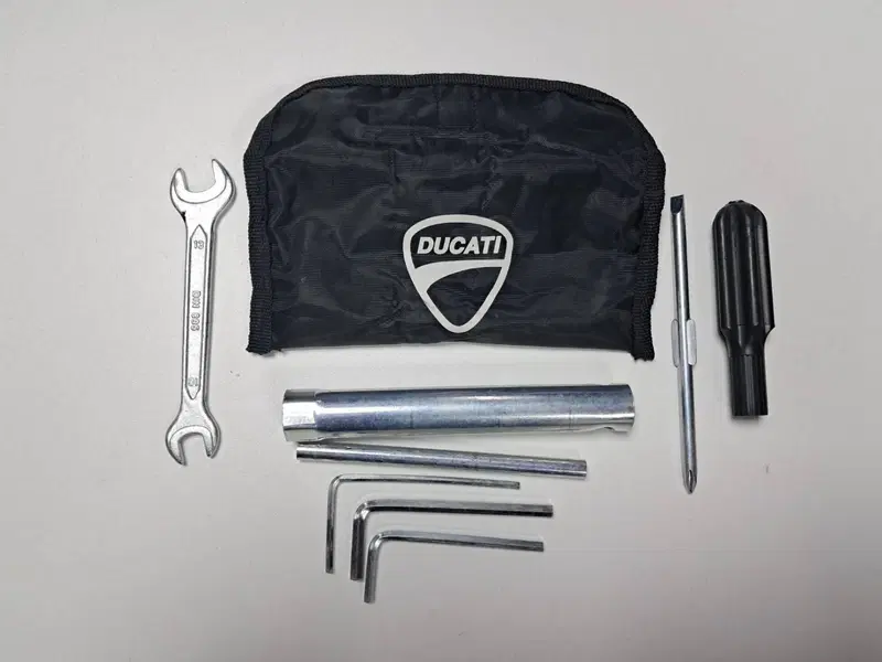 Portatarga originale Ducati (4)