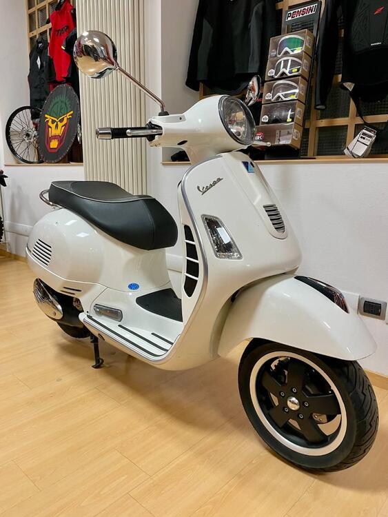 Vespa GTS 300 Super (2008 - 16) (2)