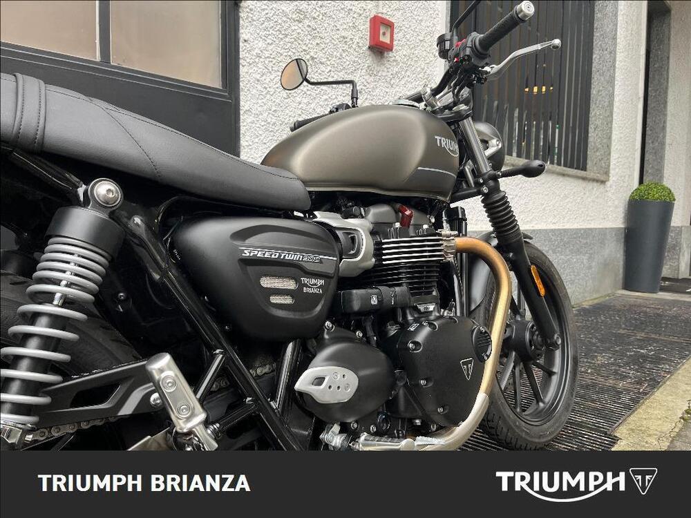 Triumph Street Twin 900 (2021 - 22) (4)