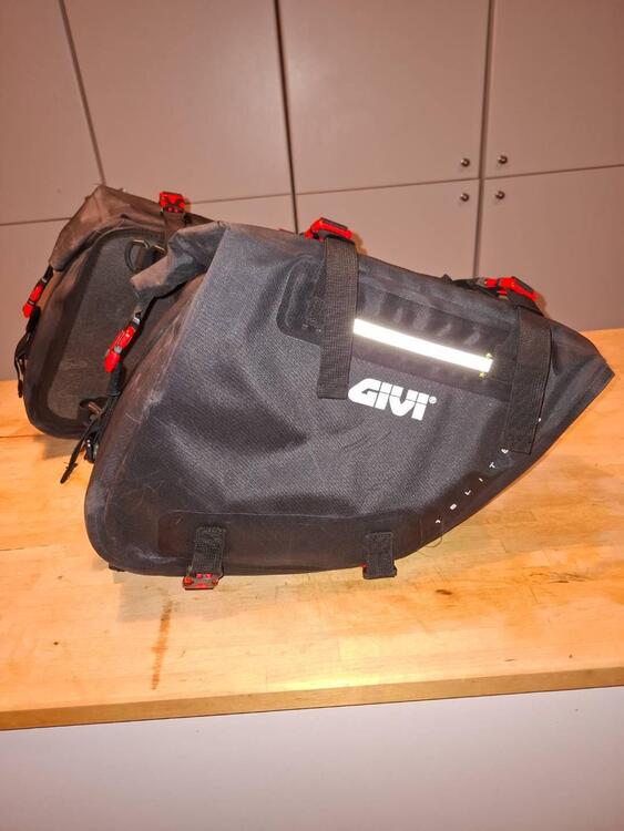 GIVI GRT718 borse soft per moto enduro e dual (2)