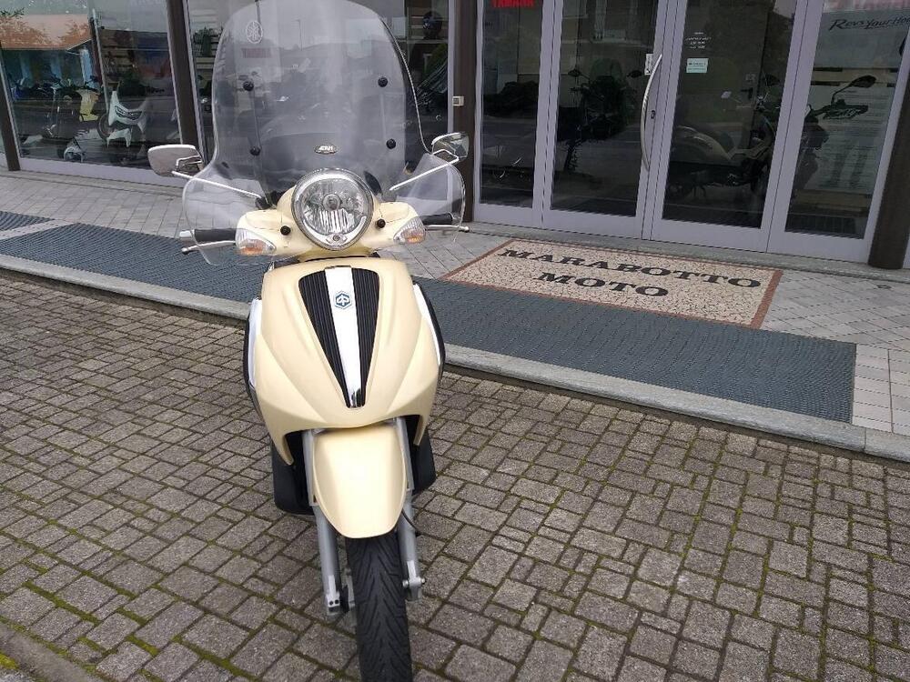 Piaggio Beverly Tourer 250 (2)