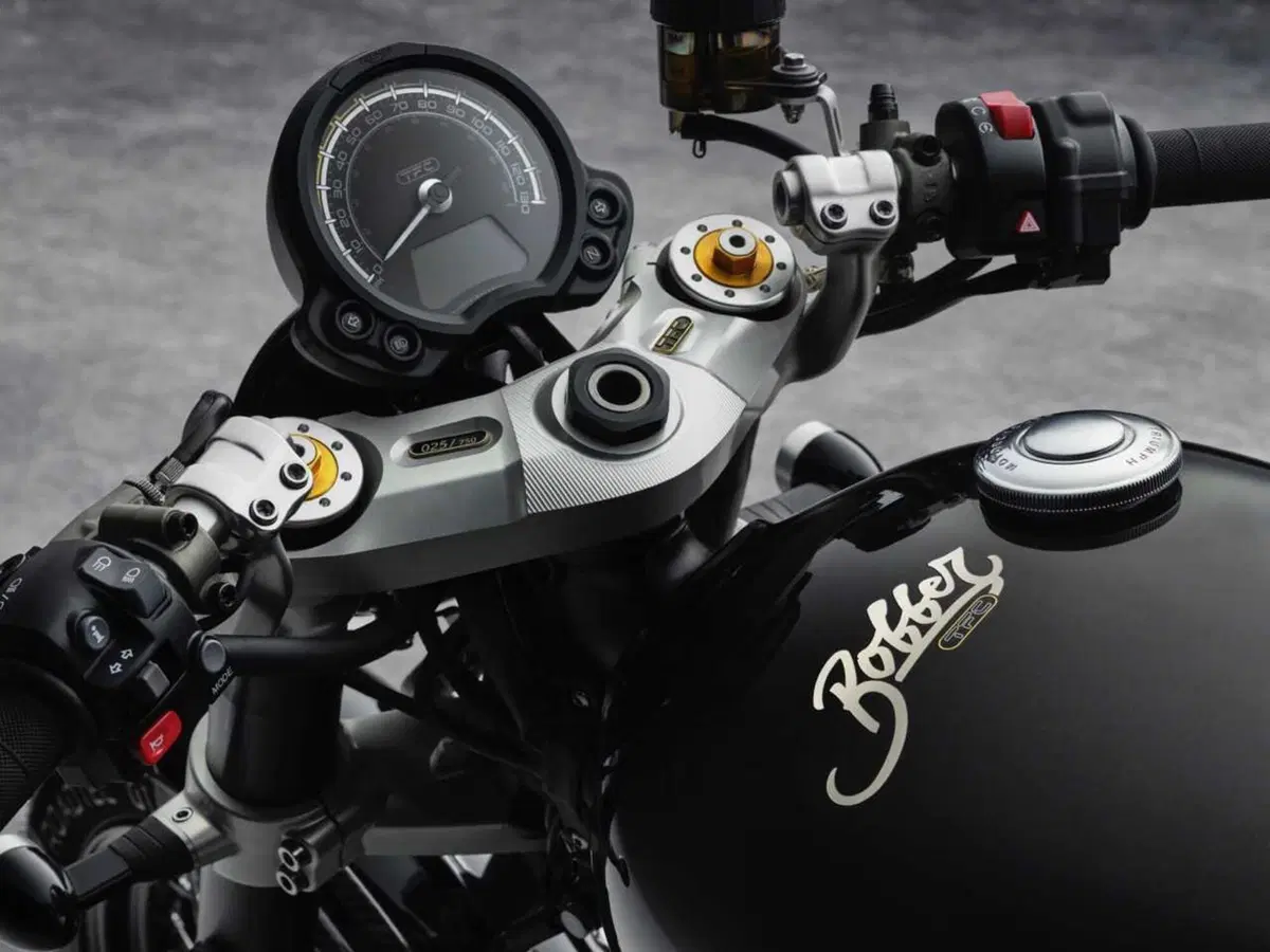 Nuova Triumph Bonneville Bobber TFC, serie limitata tra artigianato e tecnologia (10)