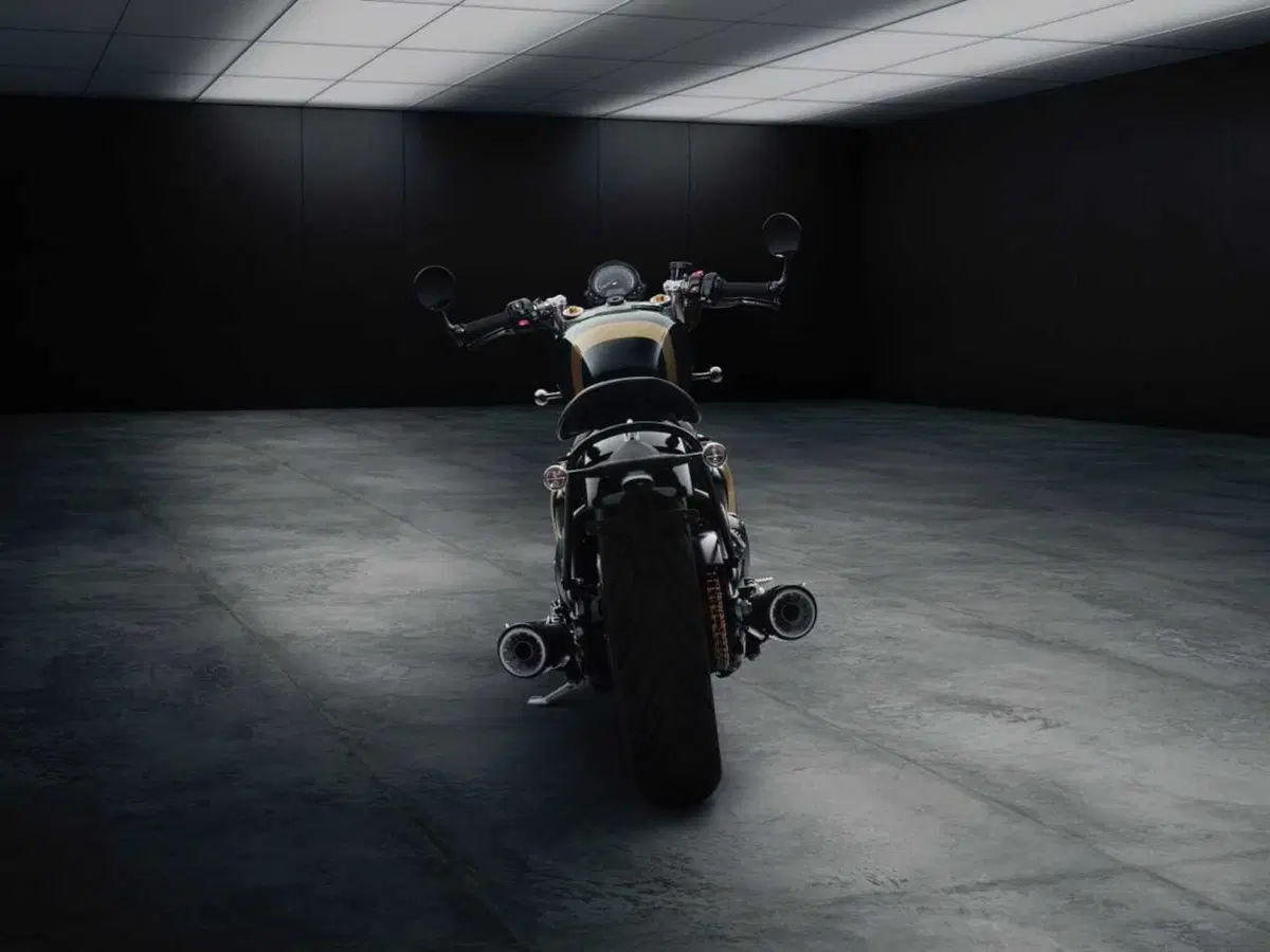 Nuova Triumph Bonneville Bobber TFC, serie limitata tra artigianato e tecnologia (12)