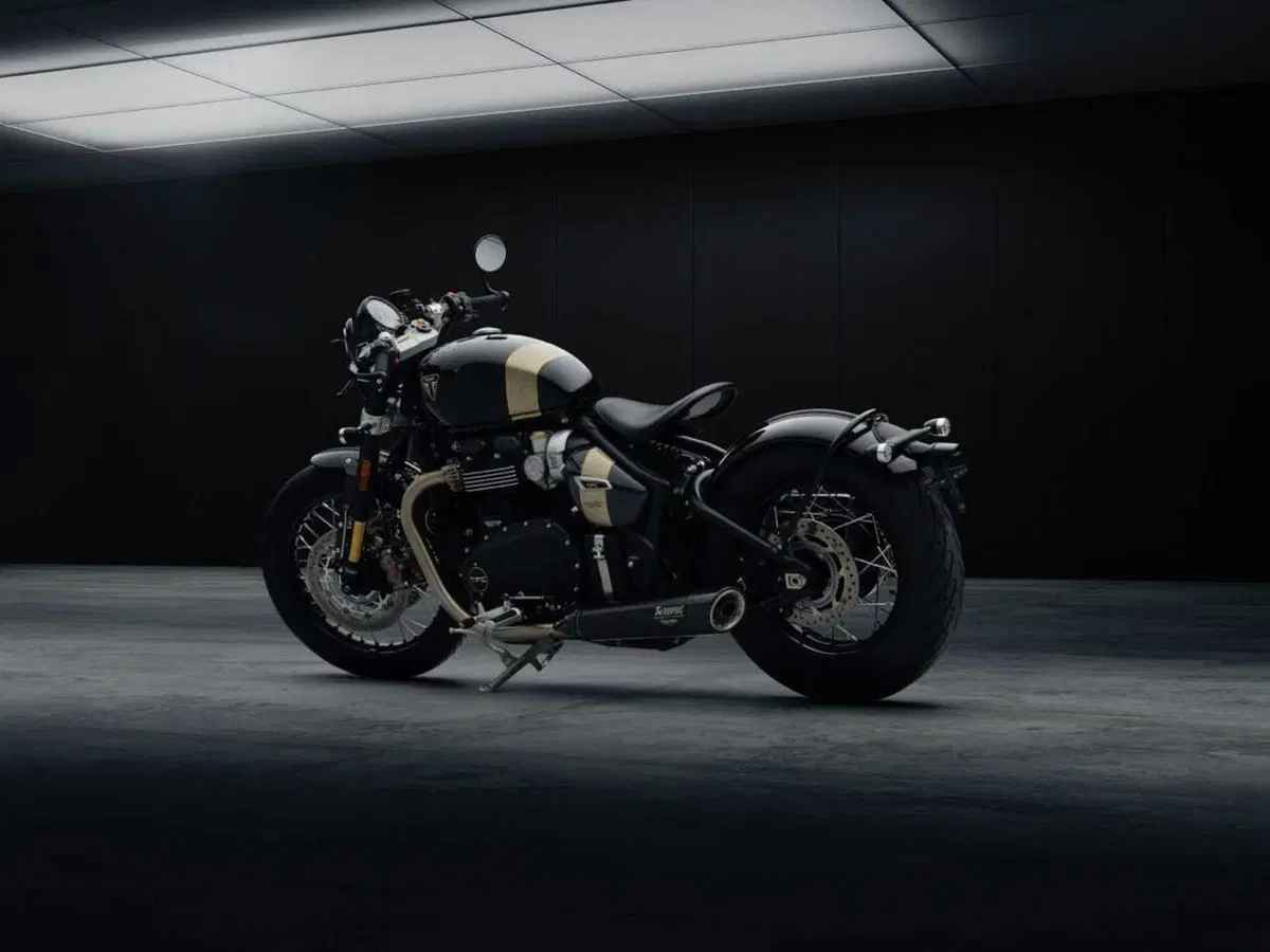Nuova Triumph Bonneville Bobber TFC, serie limitata tra artigianato e tecnologia (13)