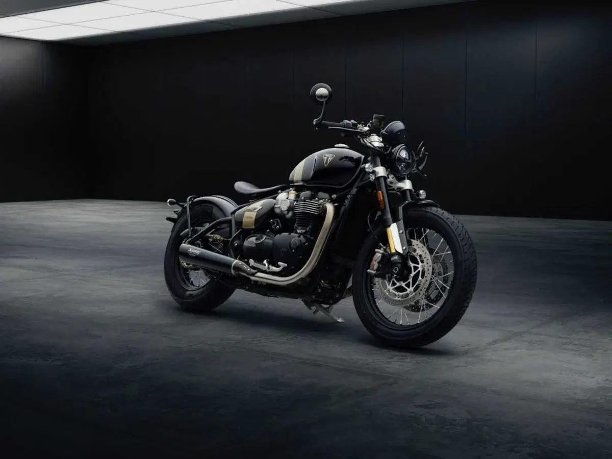 Nuova Triumph Bonneville Bobber TFC, serie limitata tra artigianato e tecnologia (15)