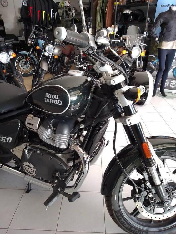 Royal Enfield Super Meteor 650 (2023 - 24) (3)