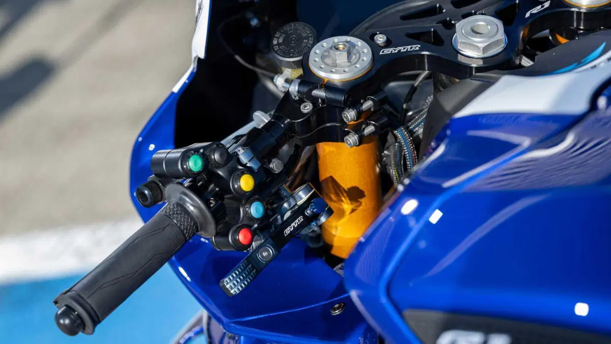 Yamaha YZF R1 YZF R1 GYTR (2025) (12)