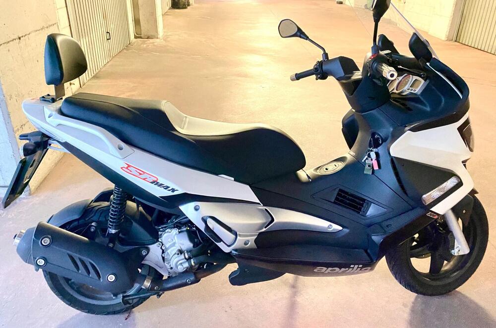 Aprilia SR Max 300 (2011 - 16)