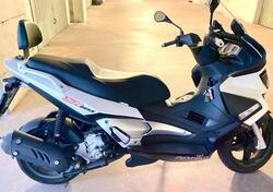 Aprilia SR Max 300 (2011 - 16) usata