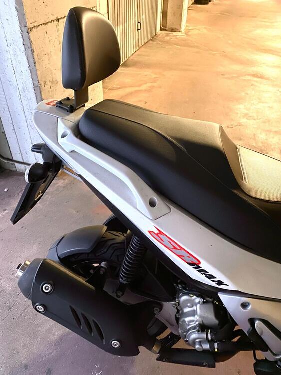 Aprilia SR Max 300 (2011 - 16) (4)