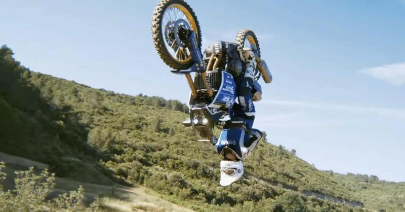 Primo backflip al mondo per la Yamaha T&eacute;n&eacute;r&eacute; 700 [VIDEO]