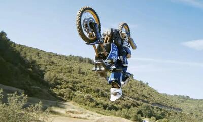 Primo backflip al mondo per la Yamaha T&eacute;n&eacute;r&eacute; 700 [VIDEO]