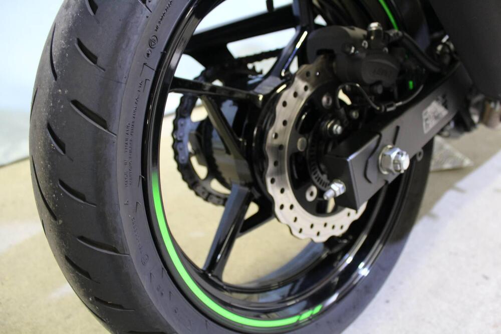 Kawasaki Ninja 400 (2023) (4)