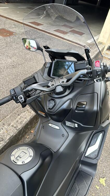 Yamaha T-Max 560 (2022 - 24) (4)