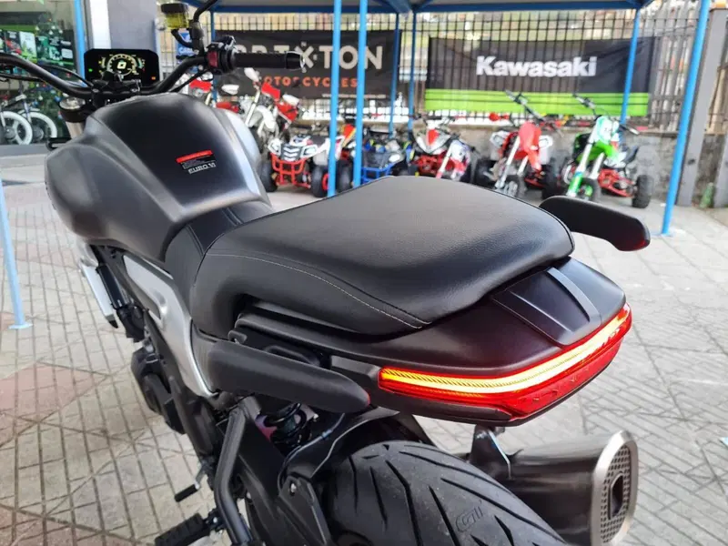 Voge Trofeo 500AC (2022 - 26) (3)