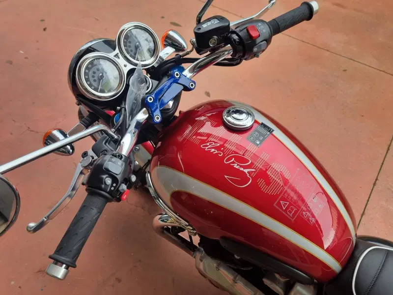 Triumph Bonneville T120 Elvis (2024 - 26) (8)