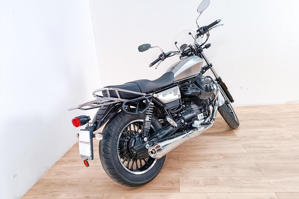 Moto Guzzi V9 Roamer (2016 - 18) (3)