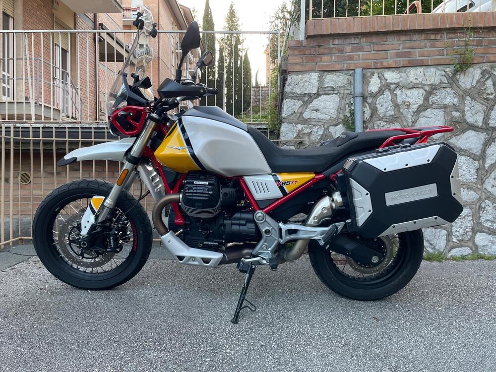 Moto Guzzi V85 TT Evocative Graphics (2019 - 20)