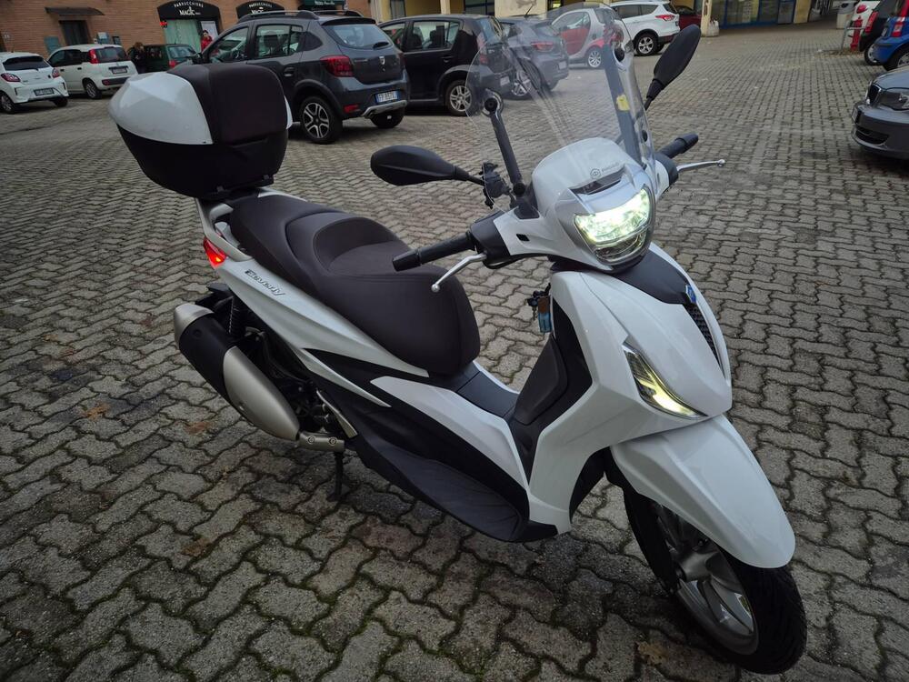 Piaggio Beverly 300 ABS-ASR (2021 - 24) (4)