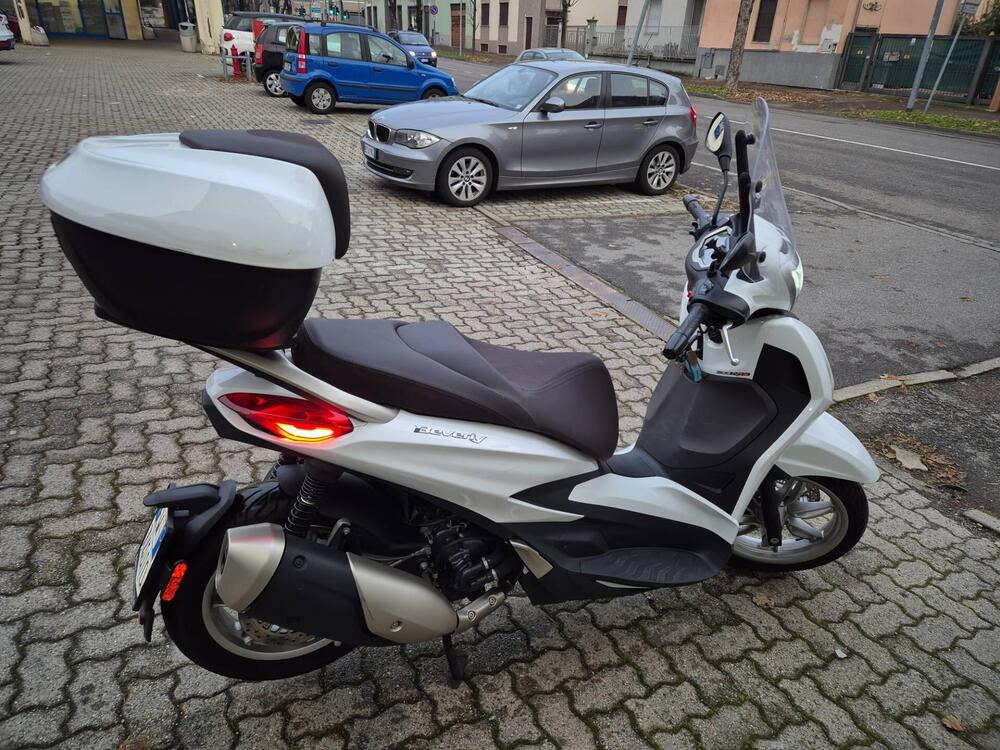 Piaggio Beverly 300 ABS-ASR (2021 - 24) (5)