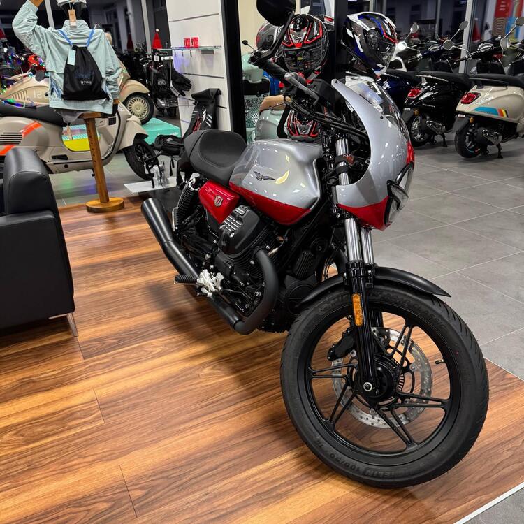 Moto Guzzi V7 Stone Corsa (2023 - 24) (2)